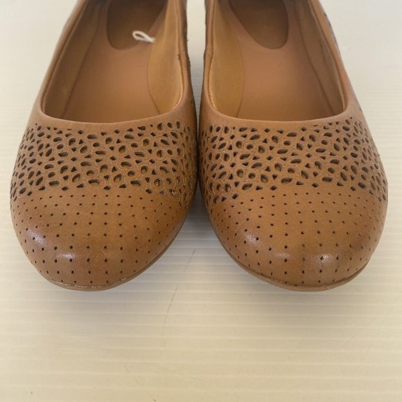 Airflex Women's Size 9 Tan Brown Leather Laser Cut Block Heel Pump Comfort Shoe - Picture 5 of 13